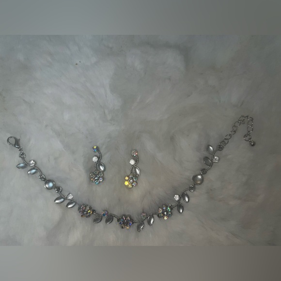 Floral Fine Jewelry 3 Black, Gold and Silver Earrings and a necklace
